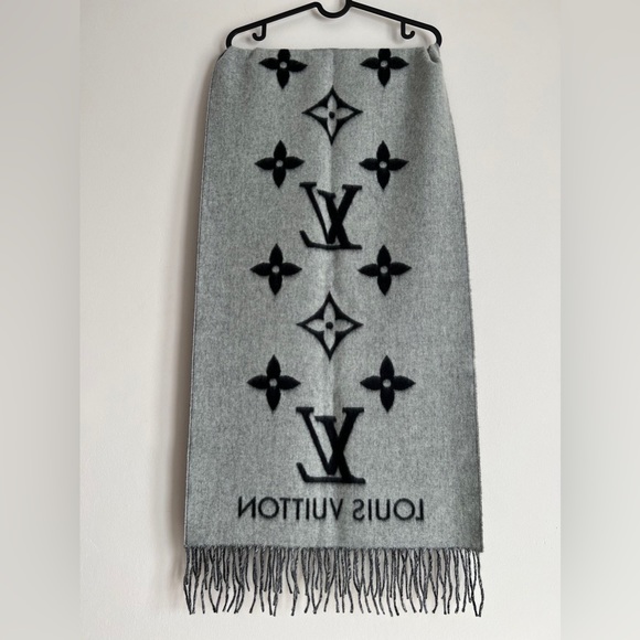 Louis Vuitton 100%Cashmere Scarf M71040 - Picture 3 of 7